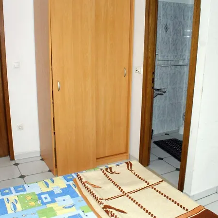 2757a * Omiš